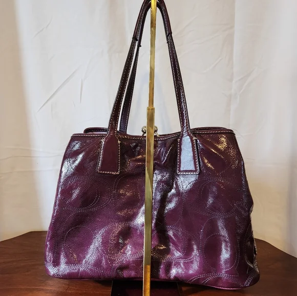 Spotless deep plum "Nora" Kisslock in patent leather. - Picture 4 of 11
